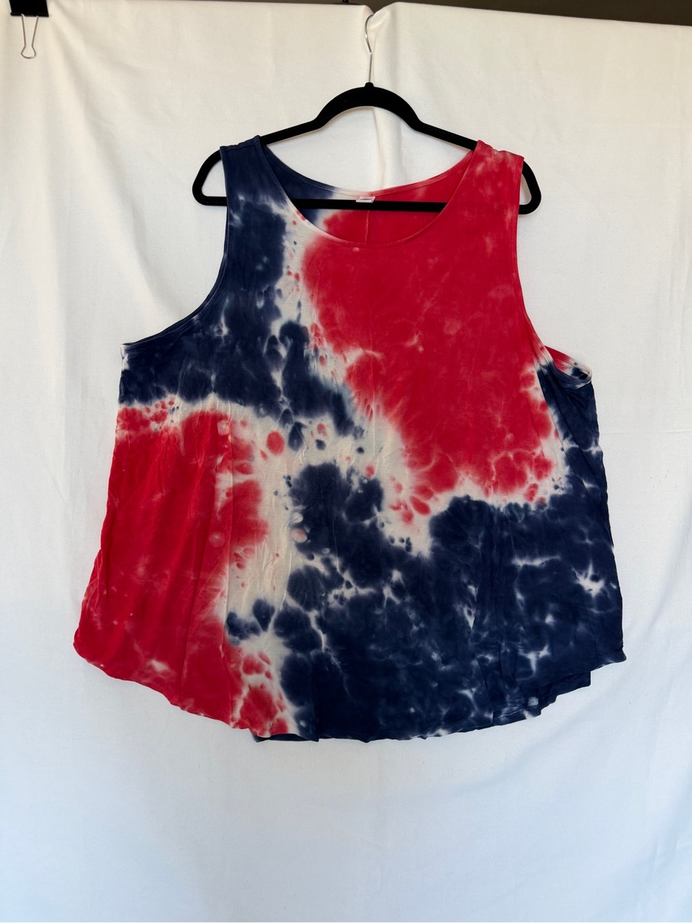 Old Navy Red and Navy Tie-Dye Scoop Neck Tank
XXL